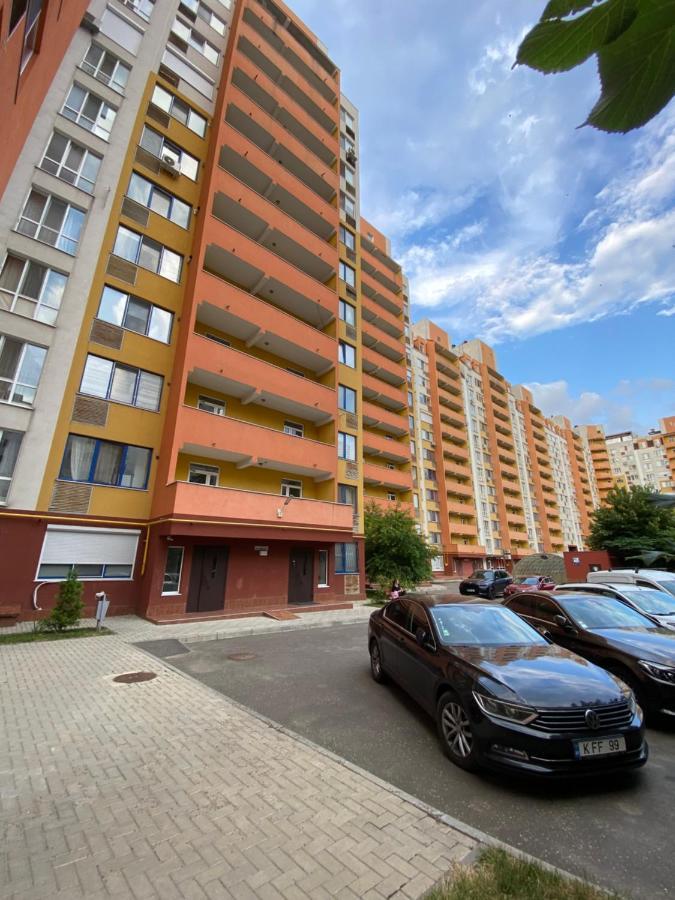 Cozy Two Bedroom Large Apartment Chisináu Exterior foto