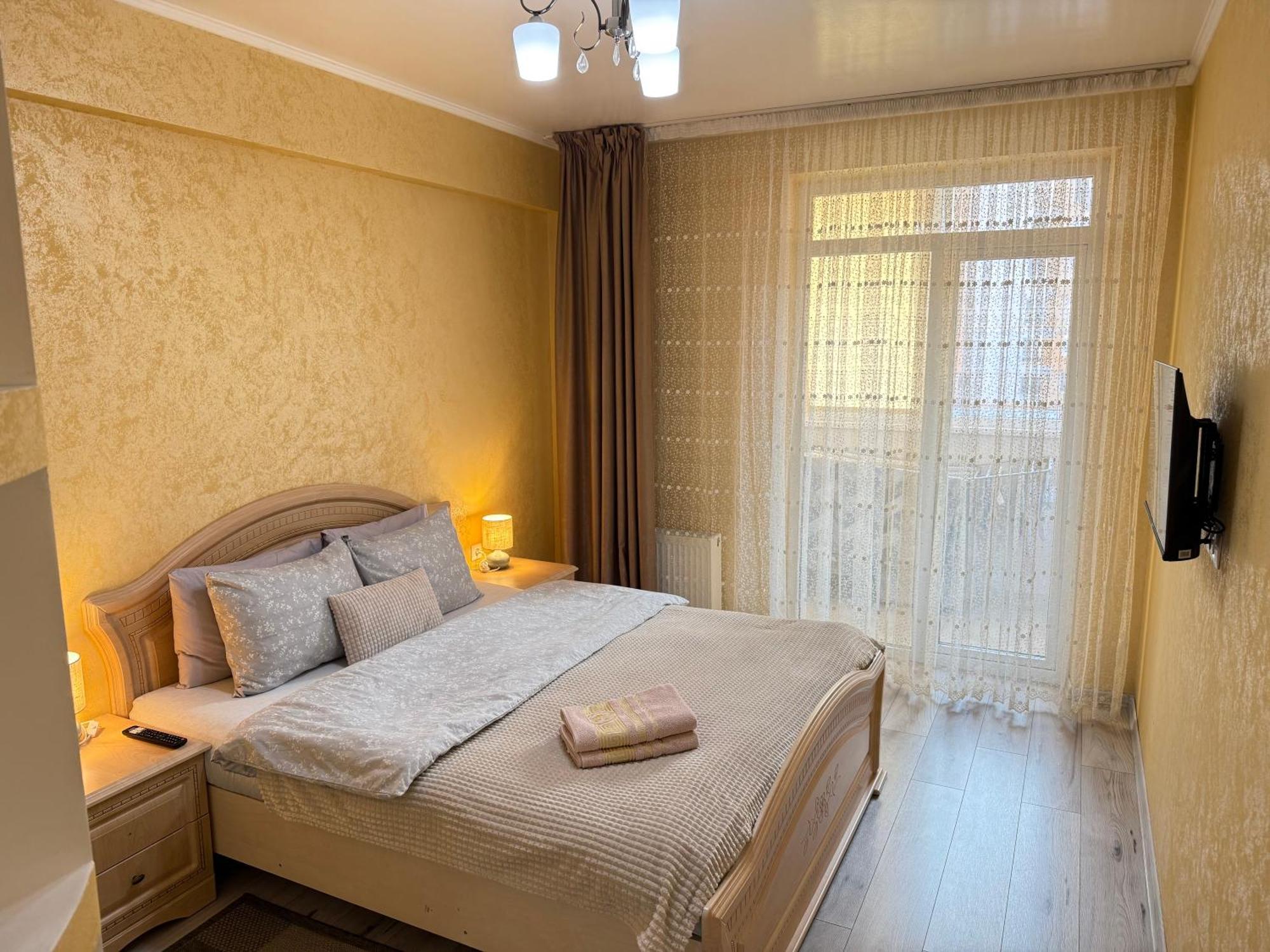 Cozy Two Bedroom Large Apartment Chisináu Exterior foto